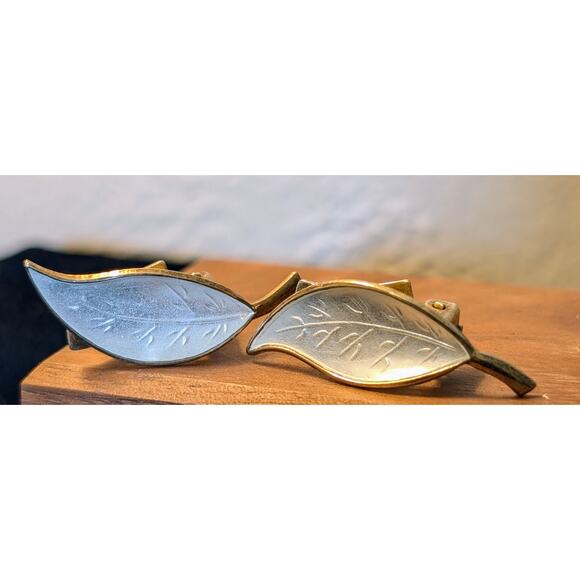 David Anderson Norway White Enamel on Sterling Silver Leaves Clip Earrings - Picture 1 of 7